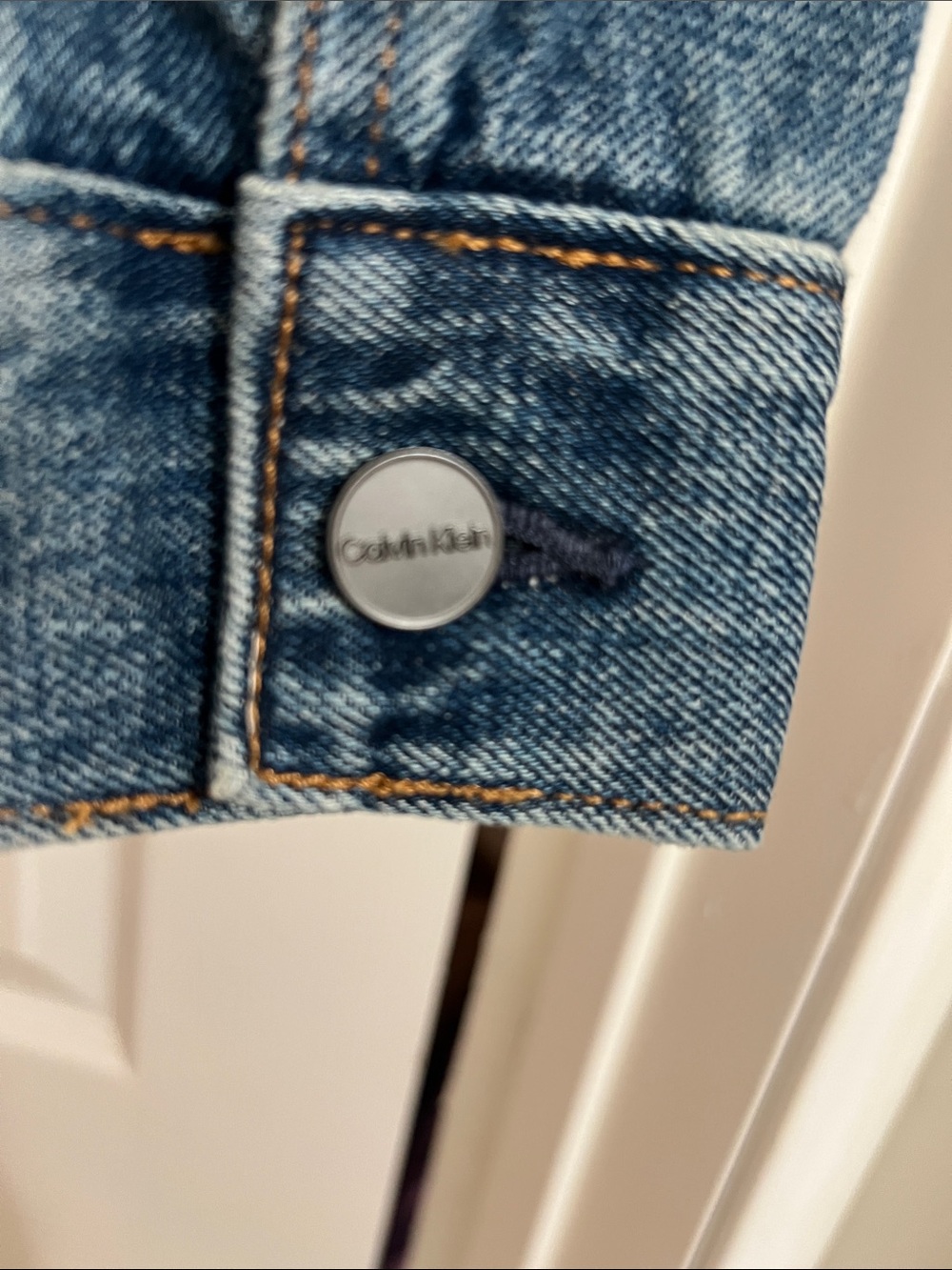Calvin Klein - Picture 4 of 8